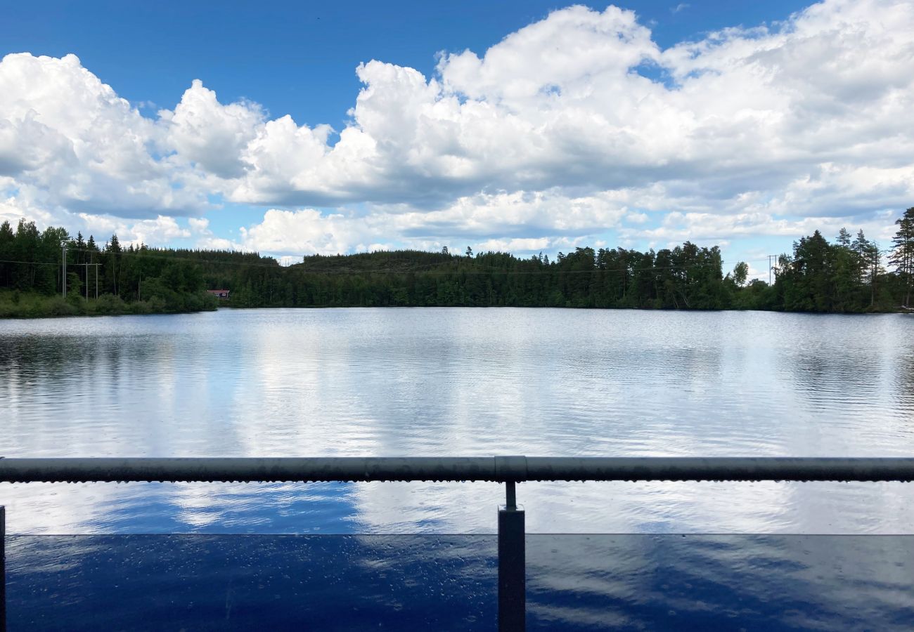 Stuga i Bankeryd - Härlig stuga i Bankeryd med panoramautsikt över sjö| SE07027