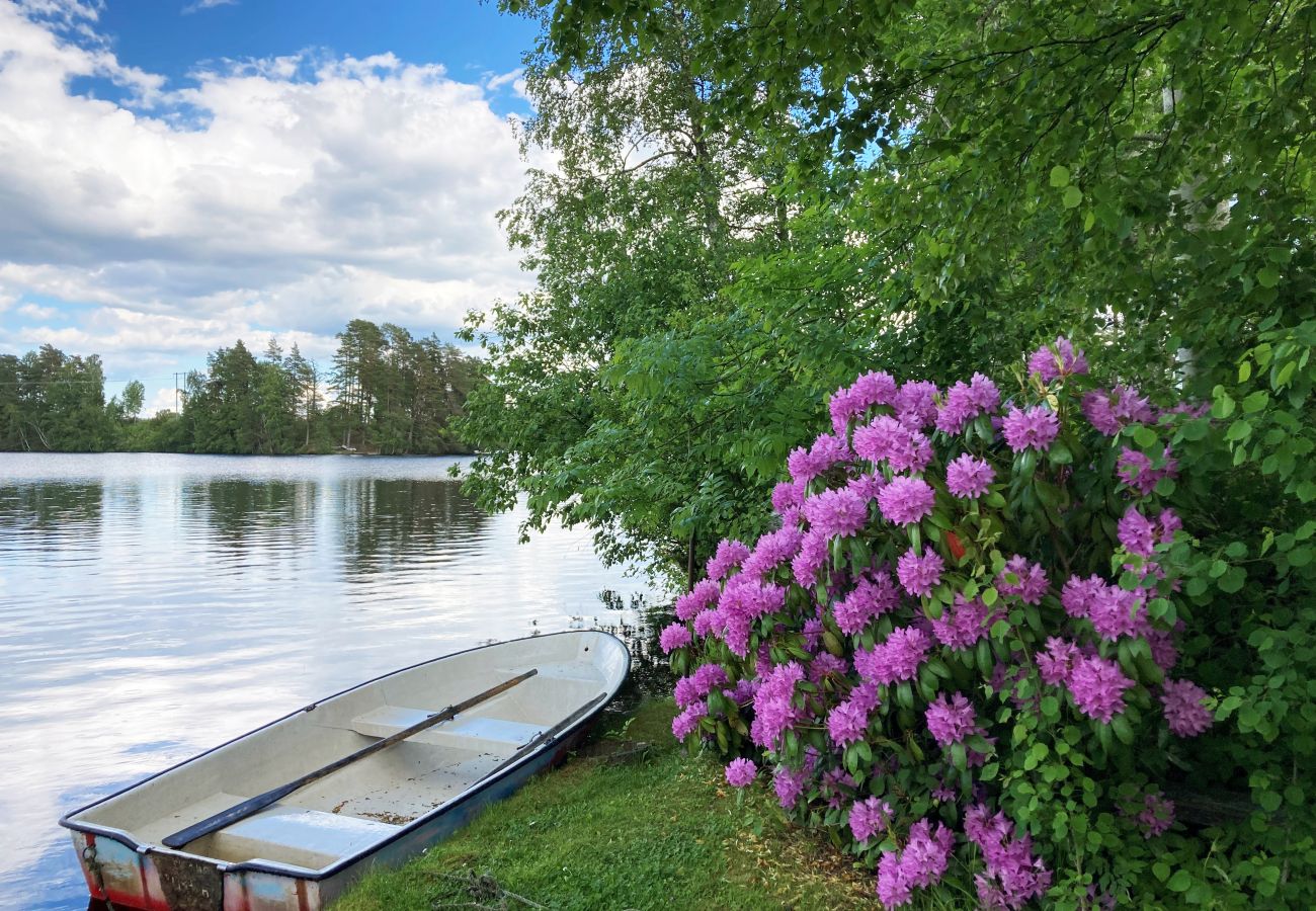 Stuga i Bankeryd - Härlig stuga i Bankeryd med panoramautsikt över sjö| SE07027