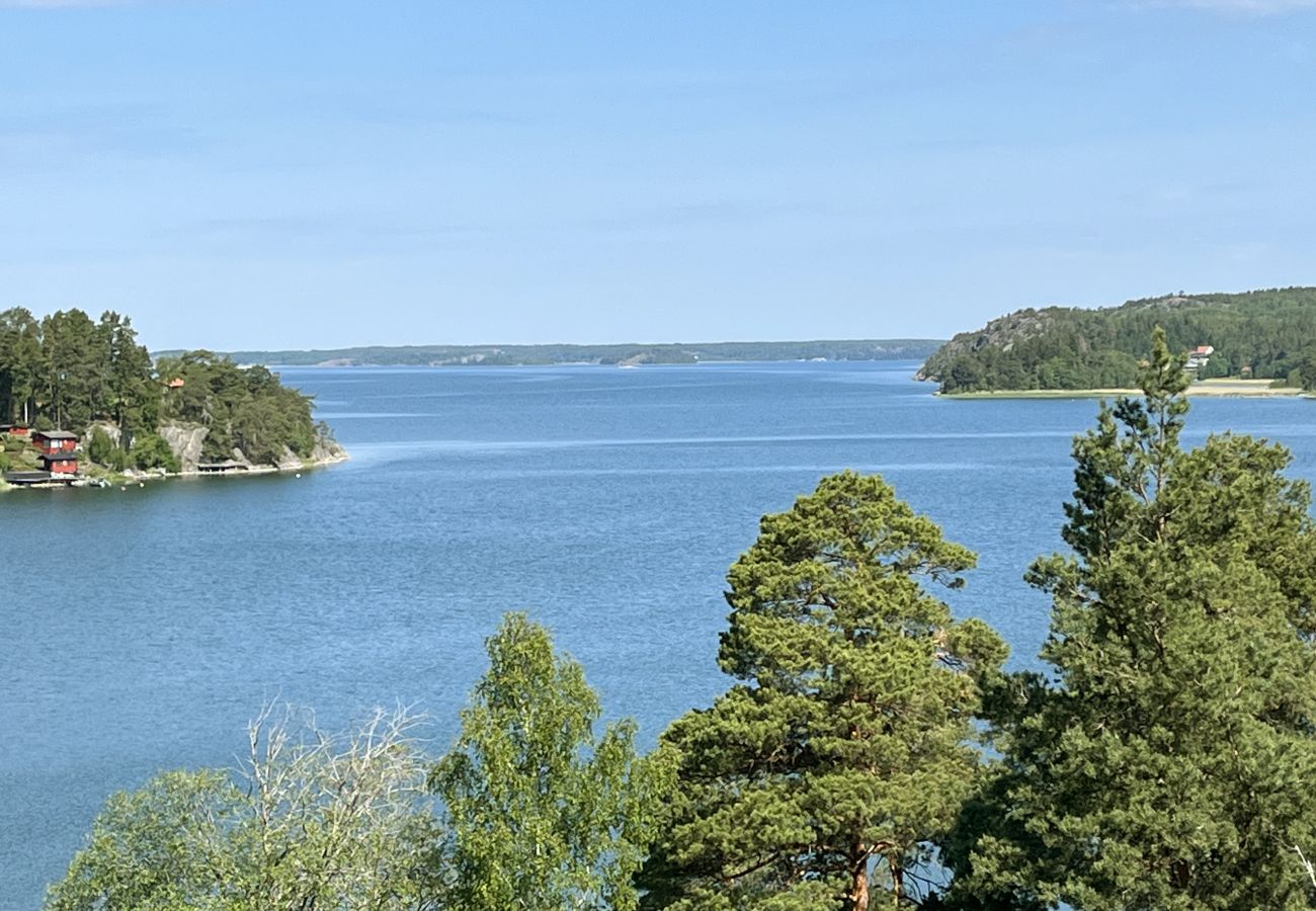 Stuga i Sorunda - Hus vid havet med pool och bastu, i närheten av Nynäshamn | SE13017 