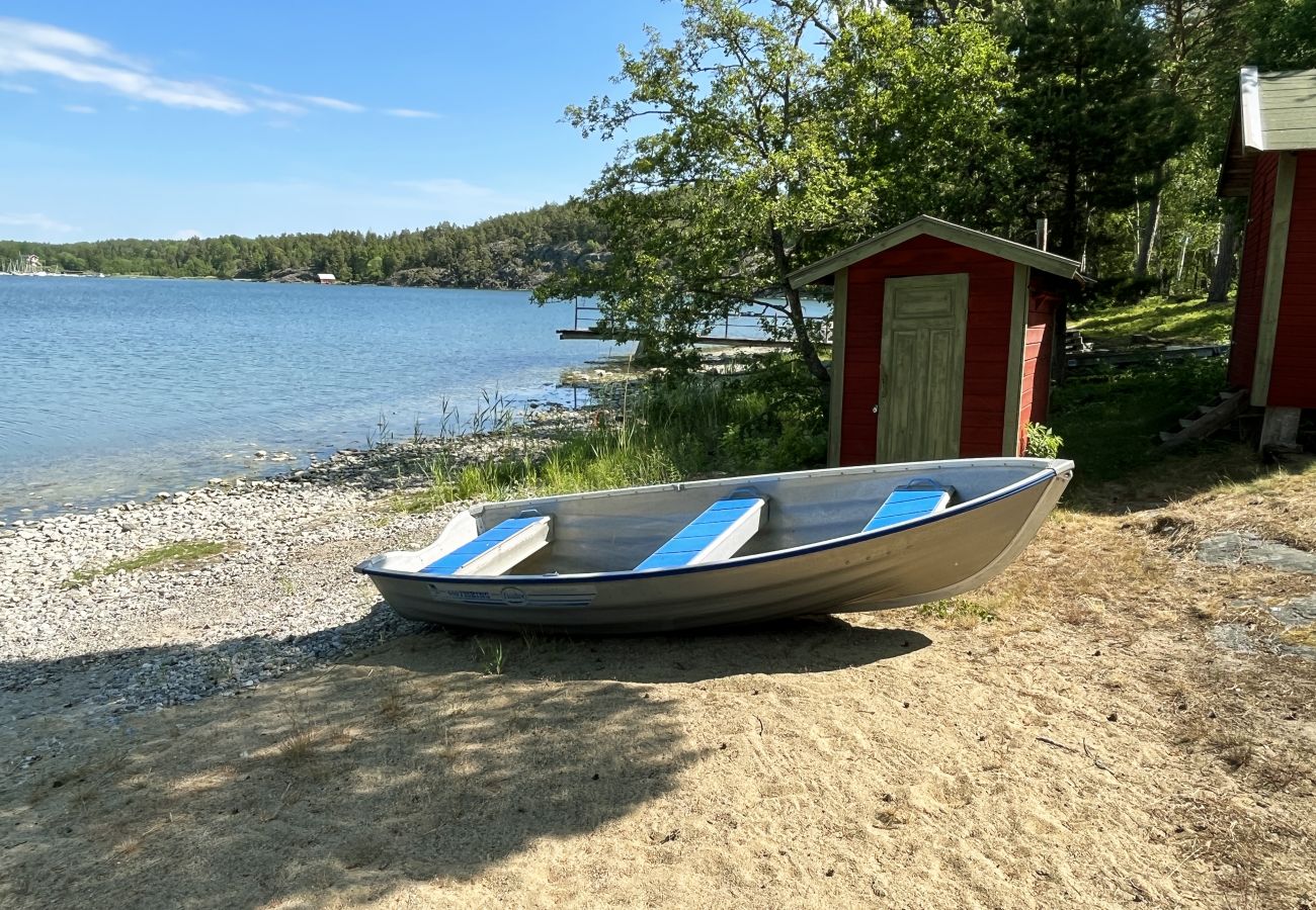 Stuga i Sorunda - Hus vid havet med pool och bastu, i närheten av Nynäshamn | SE13017 