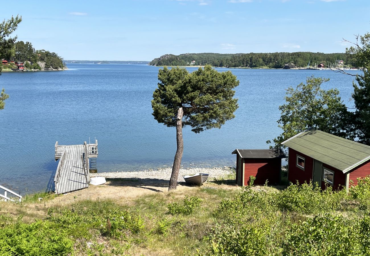 Stuga i Sorunda - Hus vid havet med pool och bastu, i närheten av Nynäshamn | SE13017 