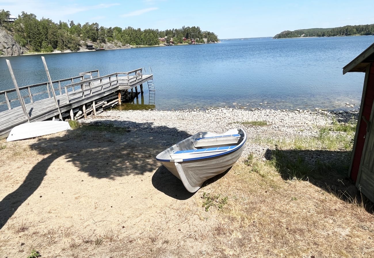 Stuga i Sorunda - Hus vid havet med pool och bastu, i närheten av Nynäshamn | SE13017 