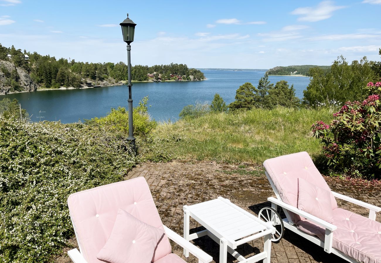 Stuga i Sorunda - Hus vid havet med pool och bastu, i närheten av Nynäshamn | SE13017 