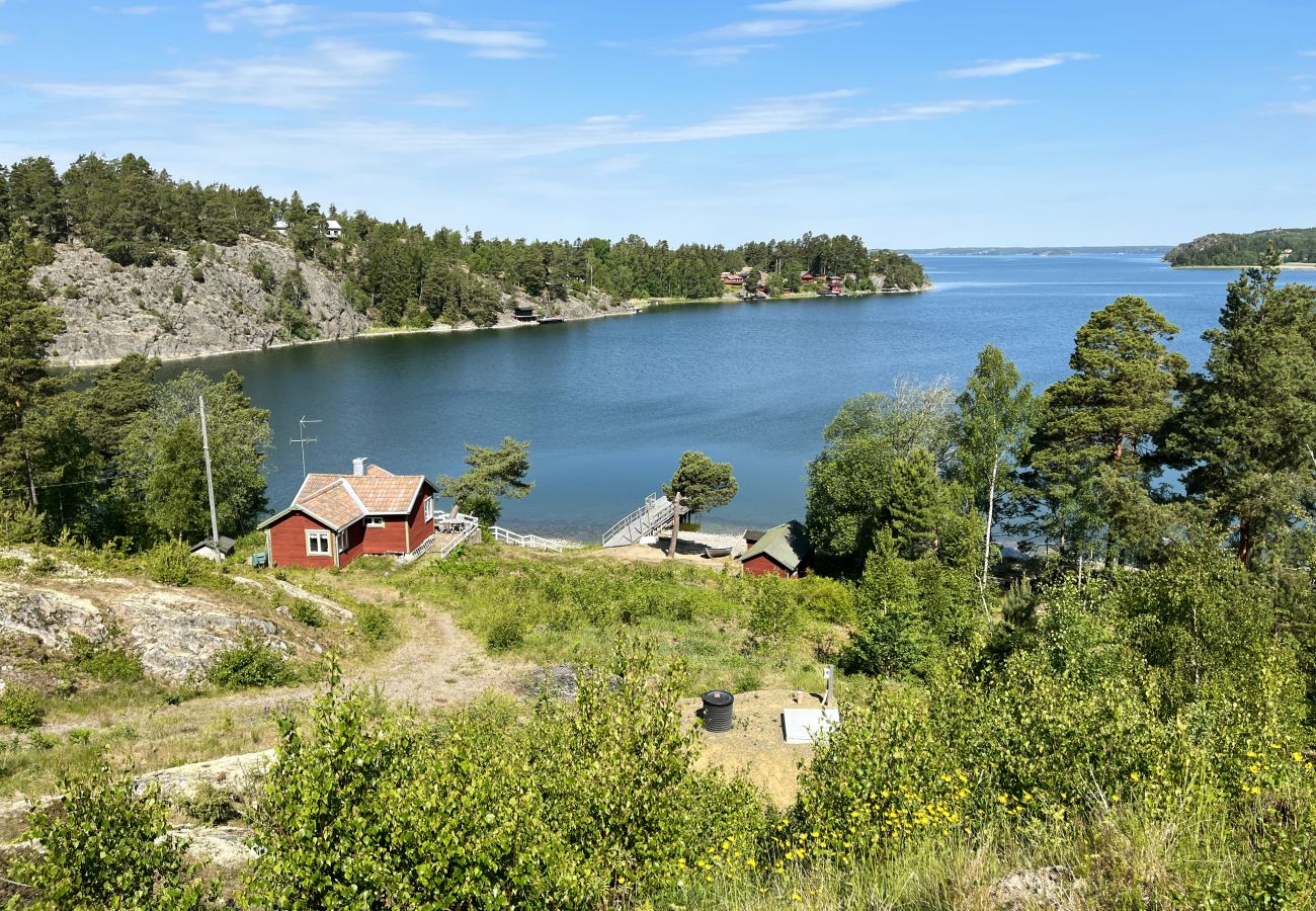 Stuga i Sorunda - Hus vid havet med pool och bastu, i närheten av Nynäshamn | SE13017 