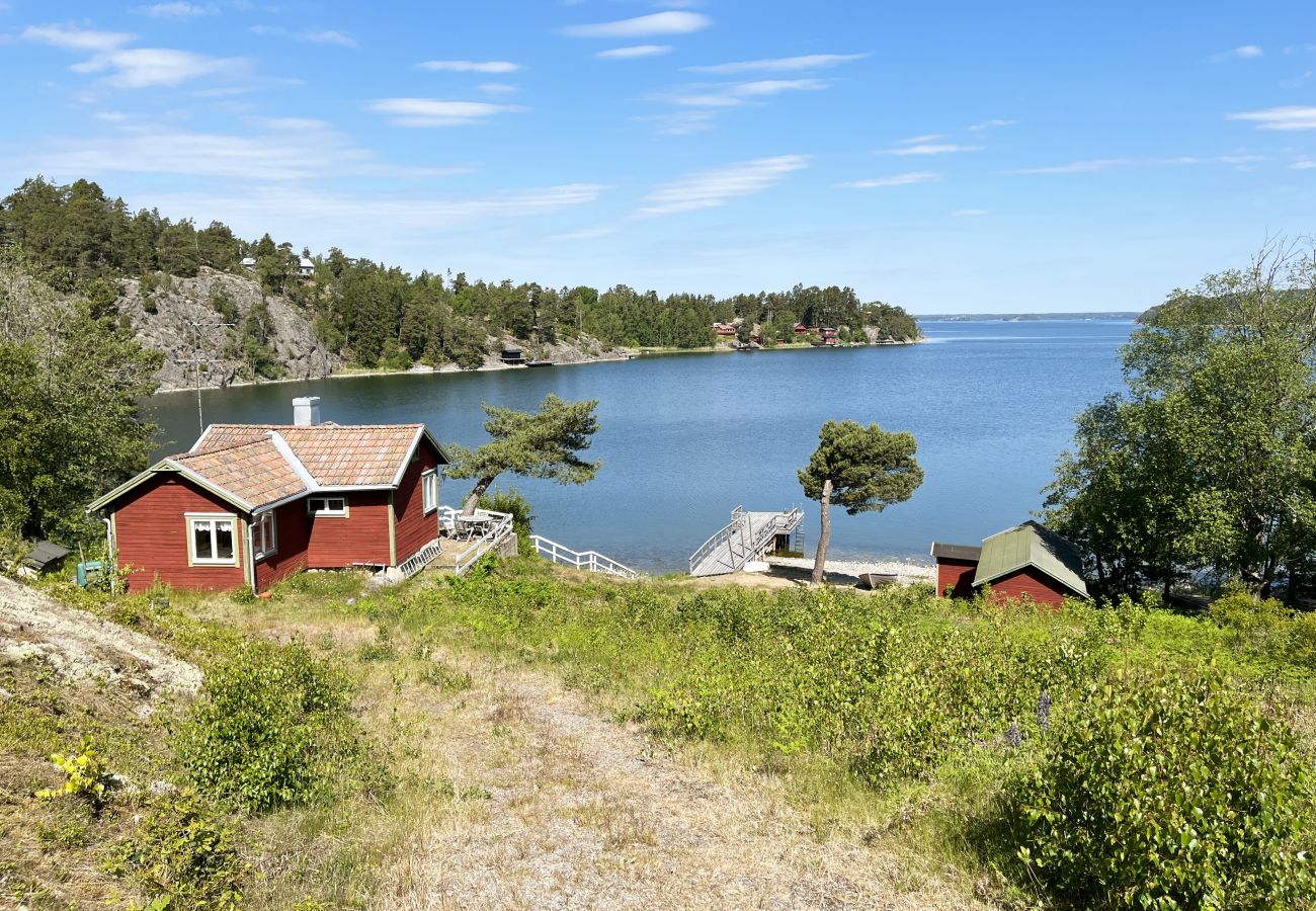 Stuga i Sorunda - Hus vid havet med pool och bastu, i närheten av Nynäshamn | SE13017 