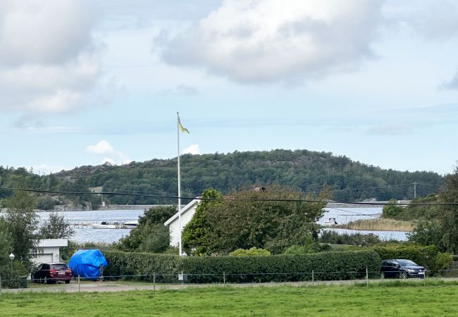 Stuga i Lycke - Stuga med utsikt över havet nära Marstrand | SE09030