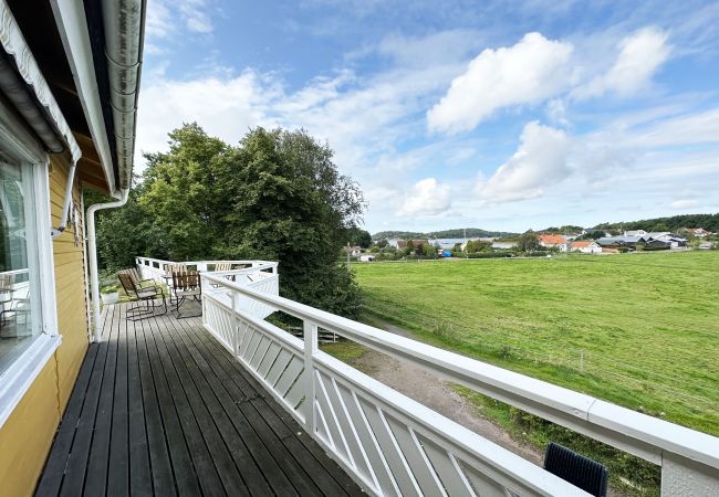 Stuga i Lycke - Stuga med utsikt över havet nära Marstrand | SE09030