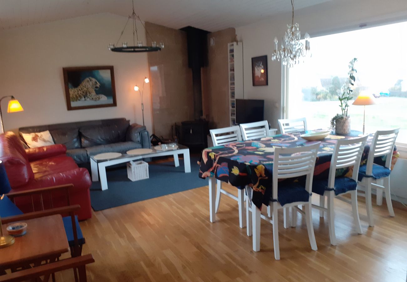 Stuga i Lycke - Stuga med utsikt över havet nära Marstrand | SE09030