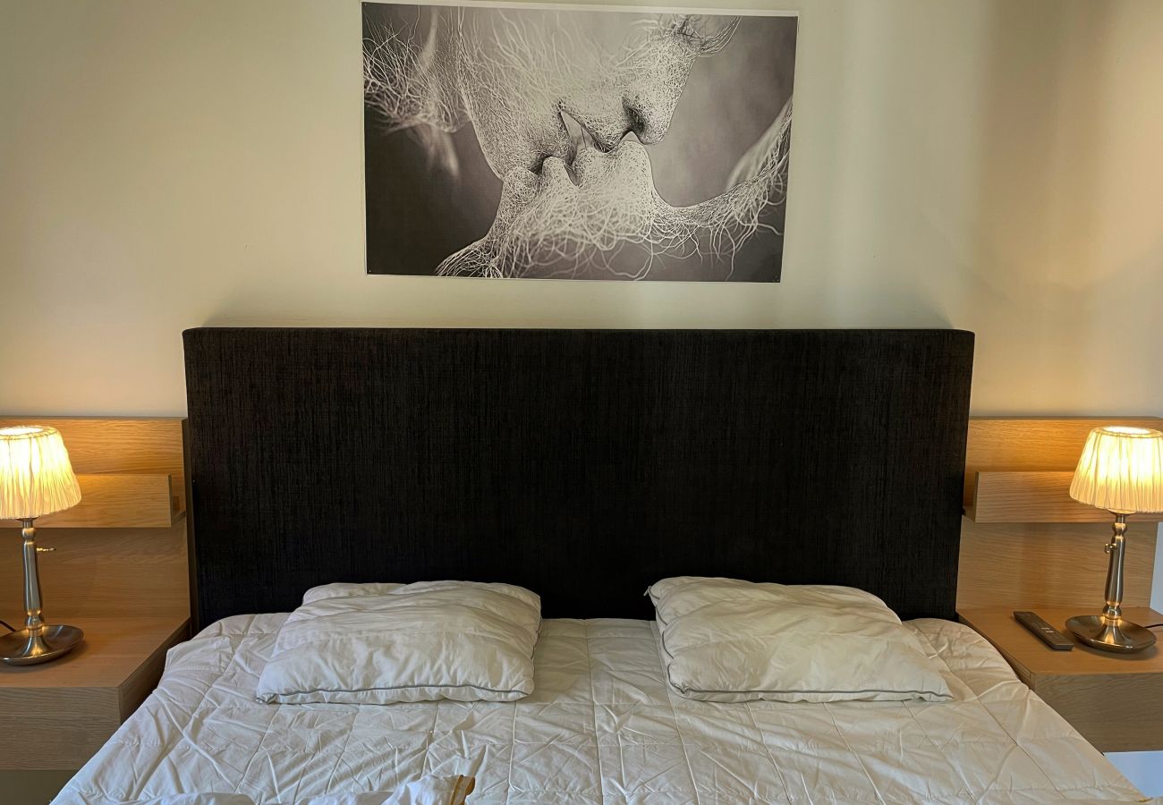 Stuga i Månsarp - Härligt semesterhus med egen sjötomt och panoramautsikt över Rasjön | SE07037