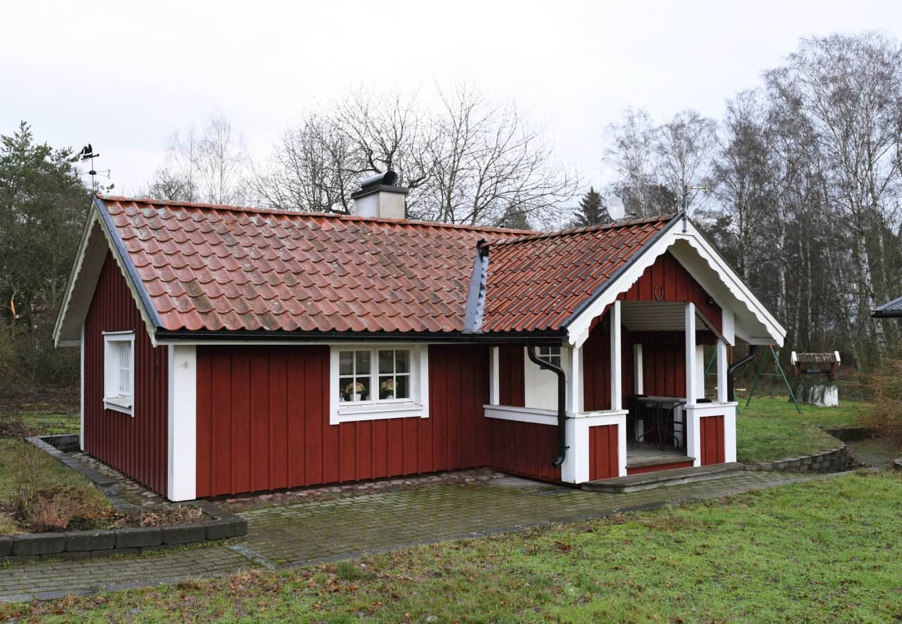 Stuga i Vassmolösa - Lantligt belägen stuga med annex nära havet, Kalmar |SE05016