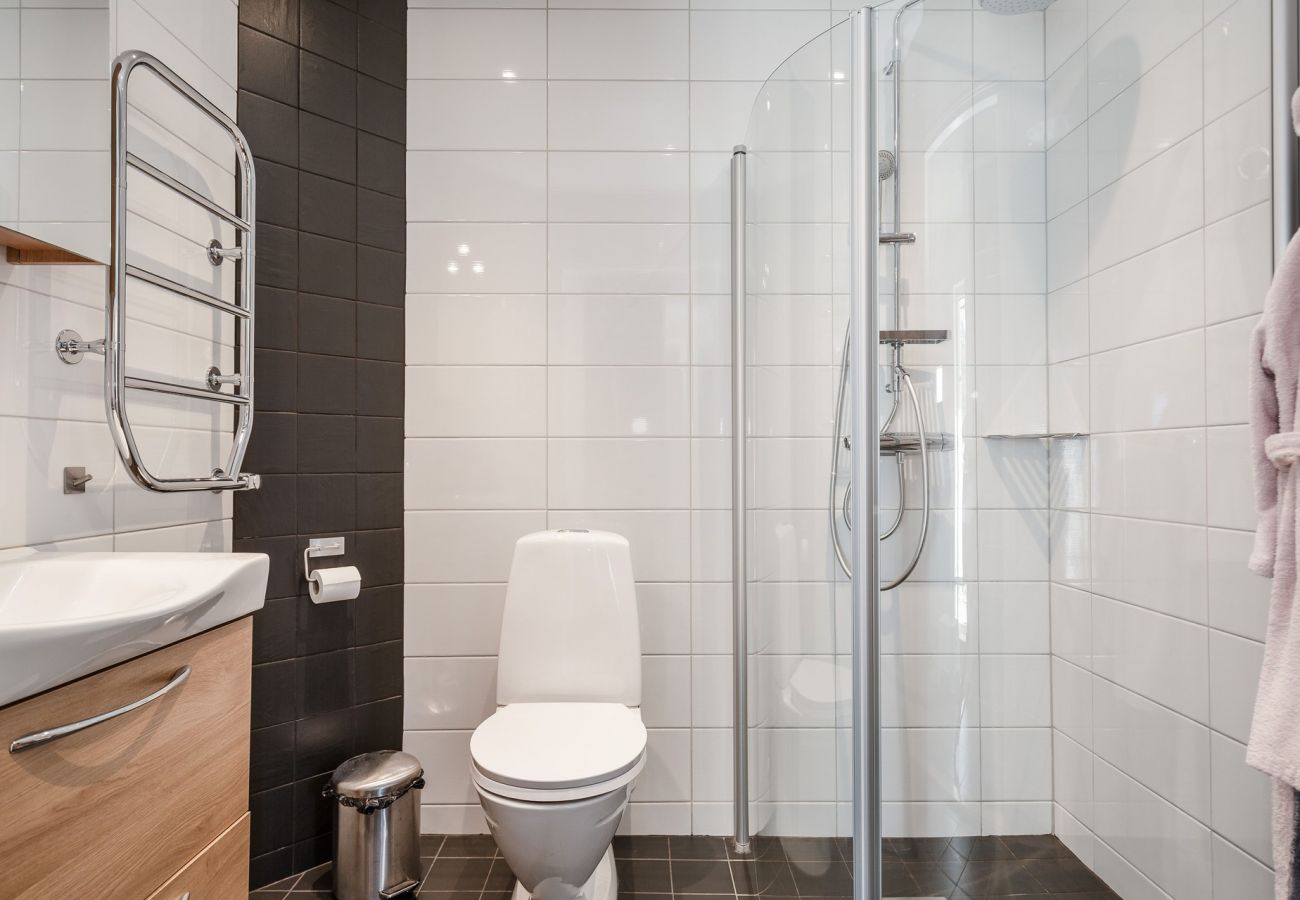 Stuga i Vega - Rymligt boende nära Stockholm med uppvärmd pool | SE13013