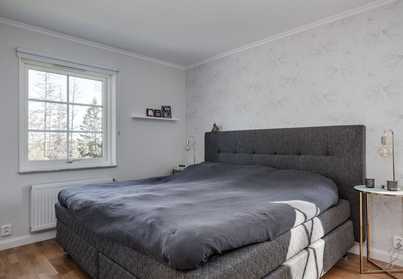 Stuga i Vega - Rymligt boende nära Stockholm med uppvärmd pool | SE13013