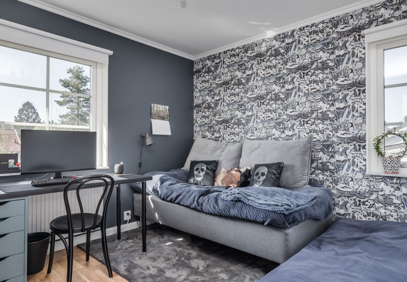 Stuga i Vega - Rymligt boende nära Stockholm med uppvärmd pool | SE13013