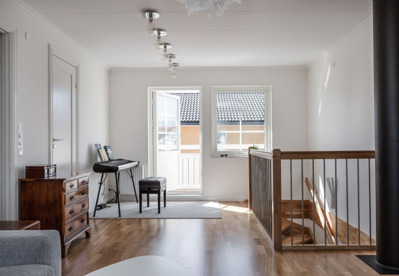 Stuga i Vega - Rymligt boende nära Stockholm med uppvärmd pool | SE13013