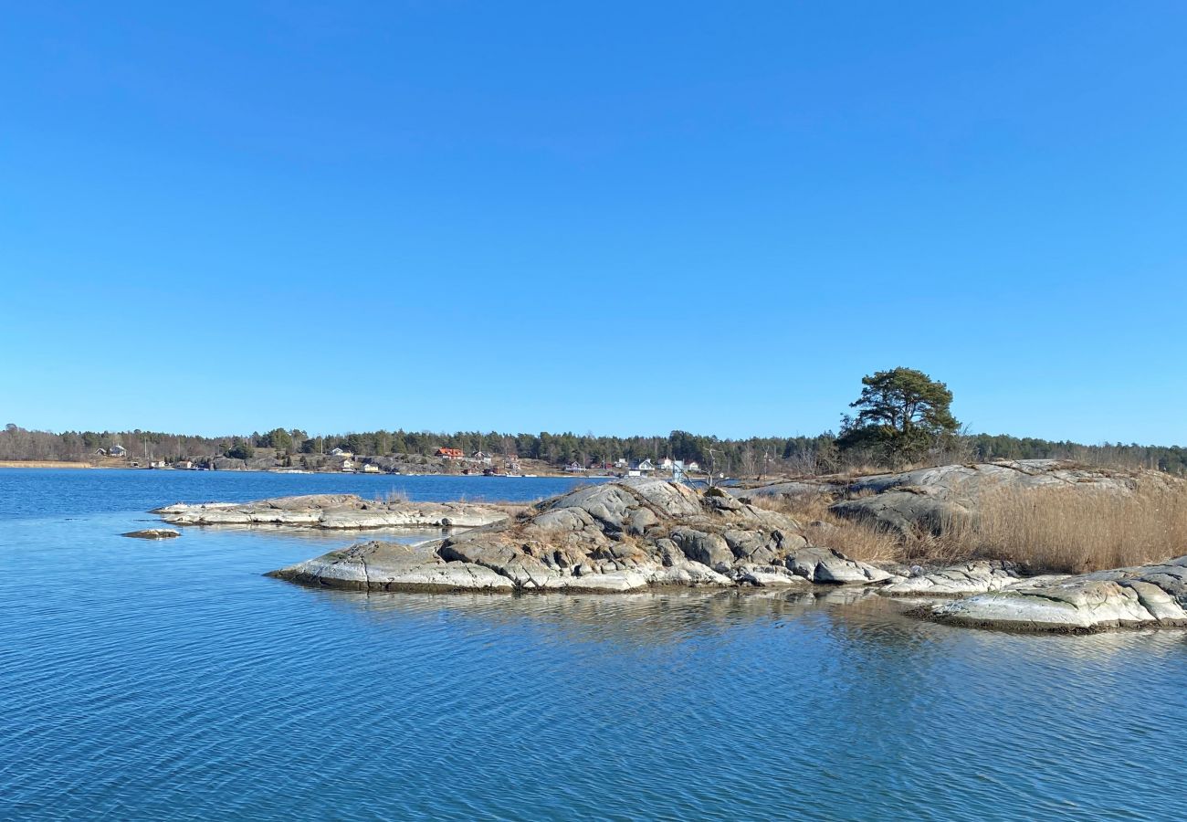 Stuga i Norrköping - Mysig timmerstuga nära havet vid Arkösund | SE10015