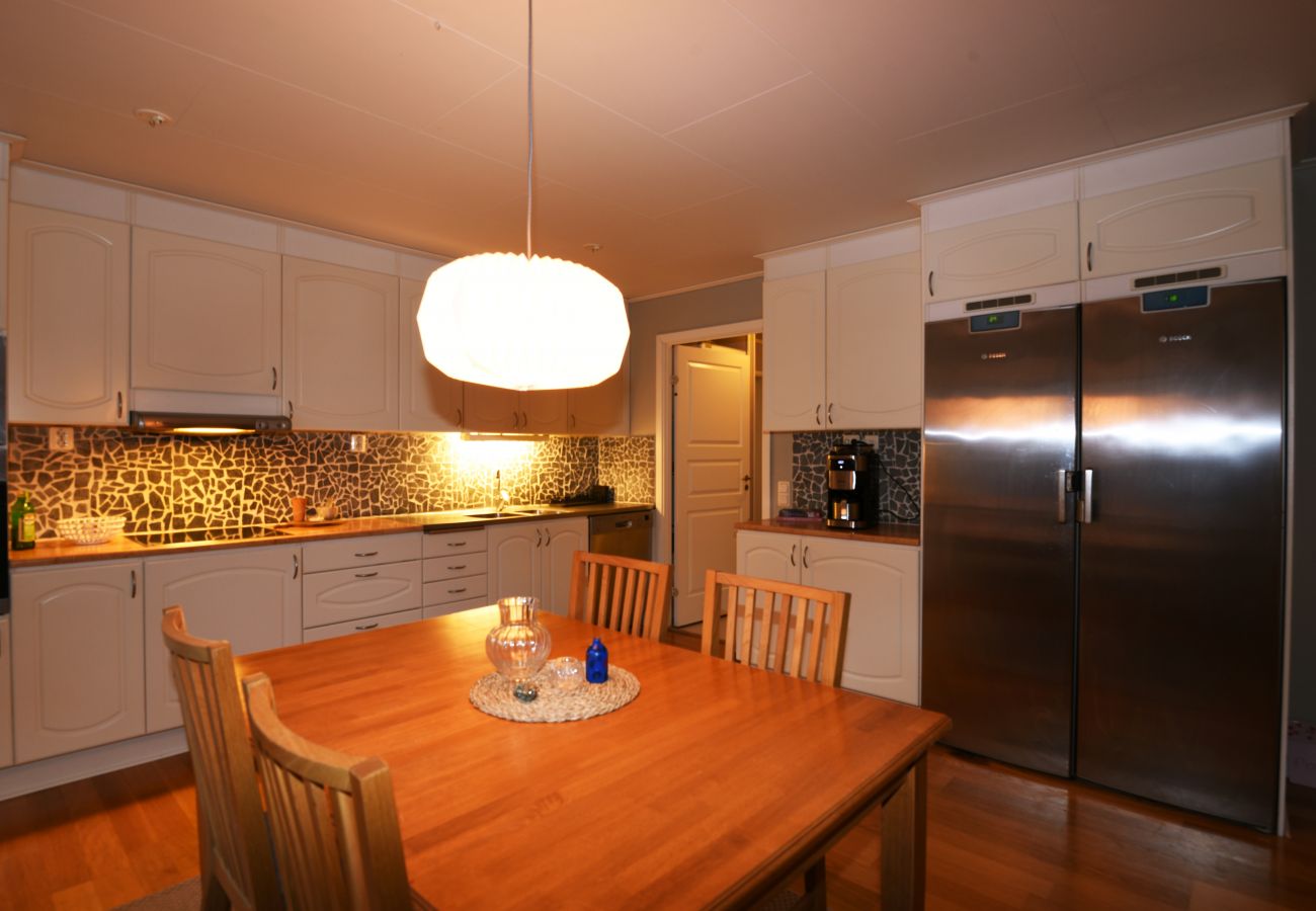 Stuga i Karlstad - Rymligt hus nära Karlstad och Vänern | SE18021