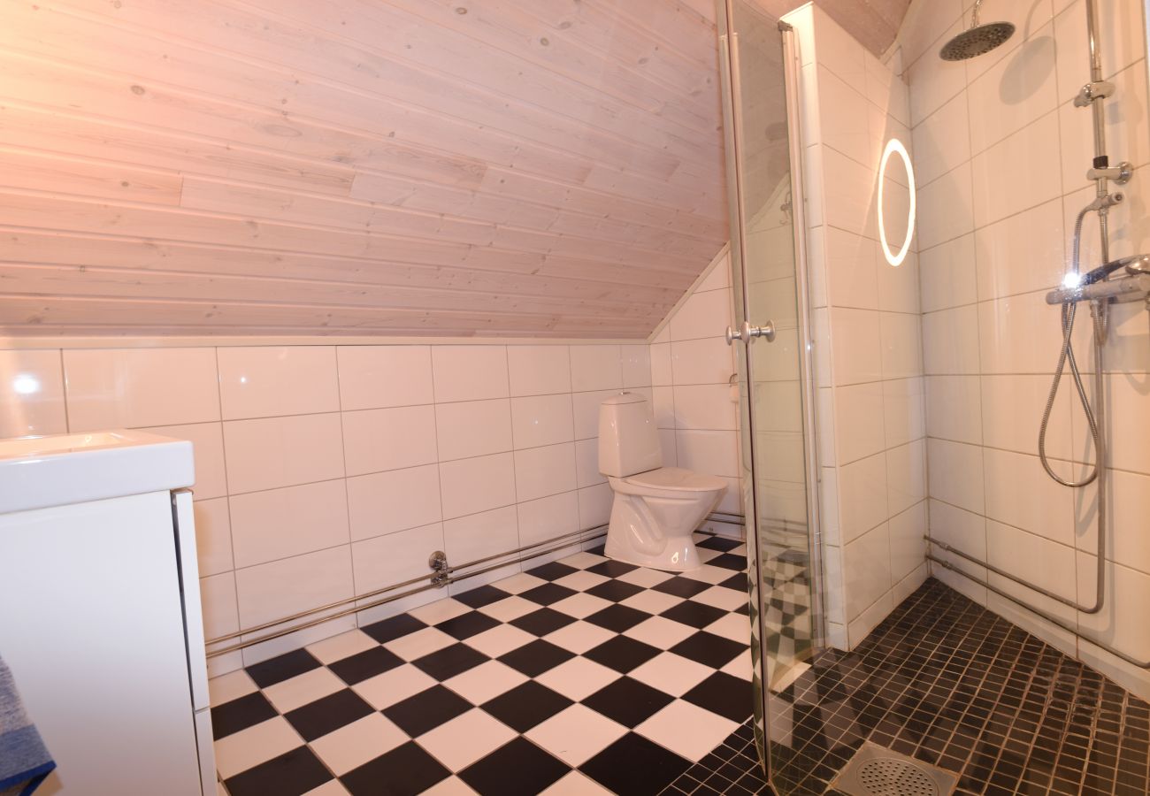 Stuga i Karlstad - Rymligt hus nära Karlstad och Vänern | SE18021