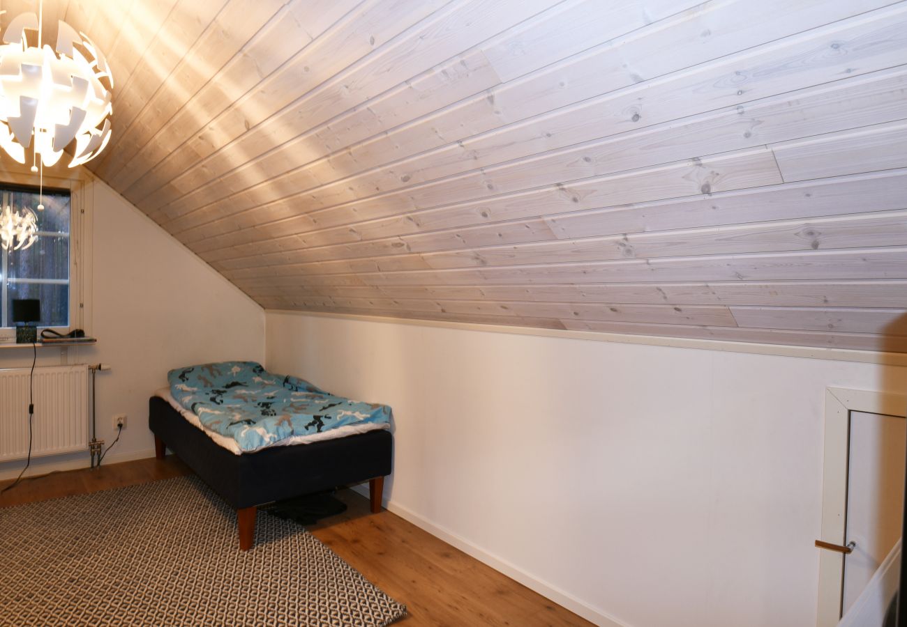 Stuga i Karlstad - Rymligt hus nära Karlstad och Vänern | SE18021