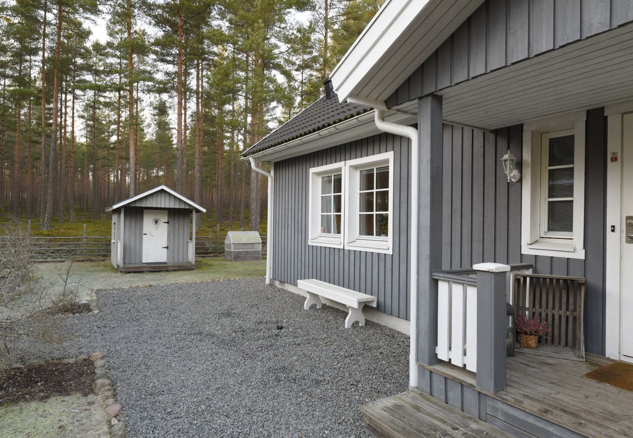 Stuga i Karlstad - Rymligt hus nära Karlstad och Vänern | SE18021