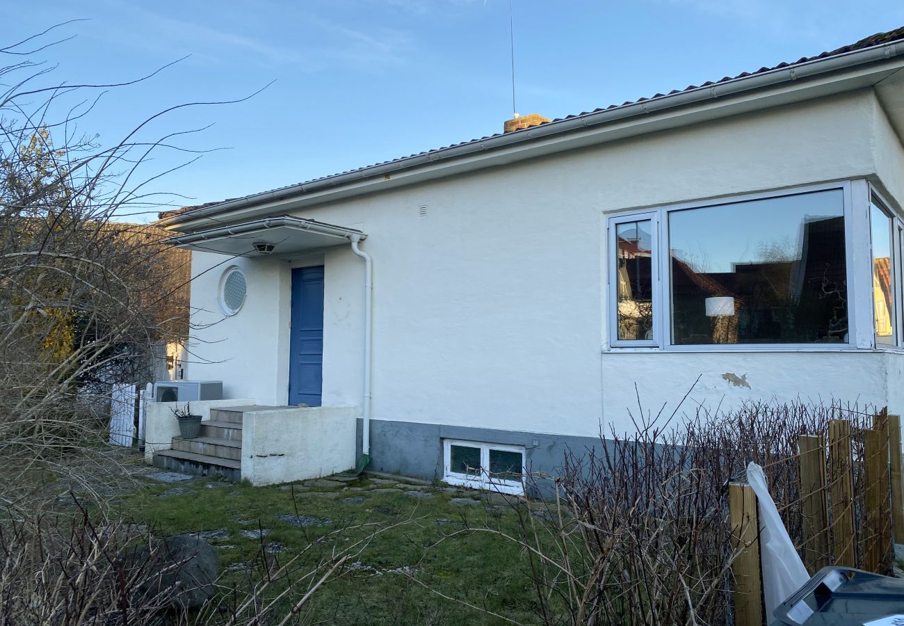 Stuga i Höganäs - Familjärt semesterhus i Höganäs med pool | SE01039