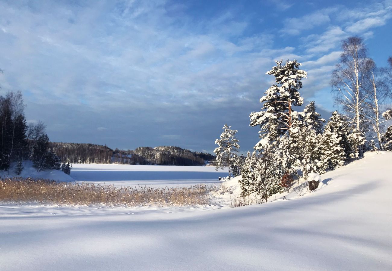 Stuga i Bengtsfors - Trevligt fritidshus i Bengtsfors nära sjö | SE17010