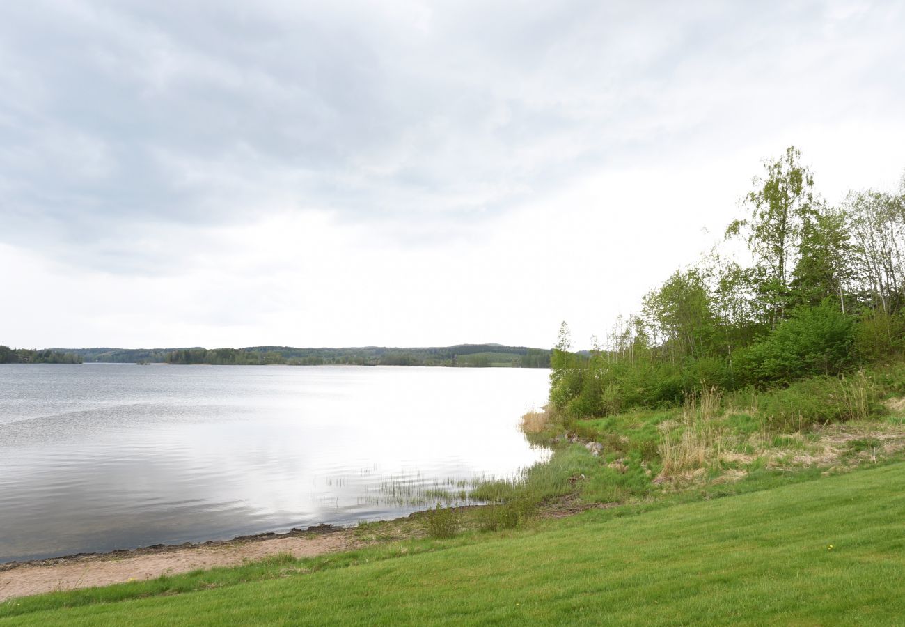 Stuga i Bengtsfors - Trevligt fritidshus i Bengtsfors nära sjö | SE17010