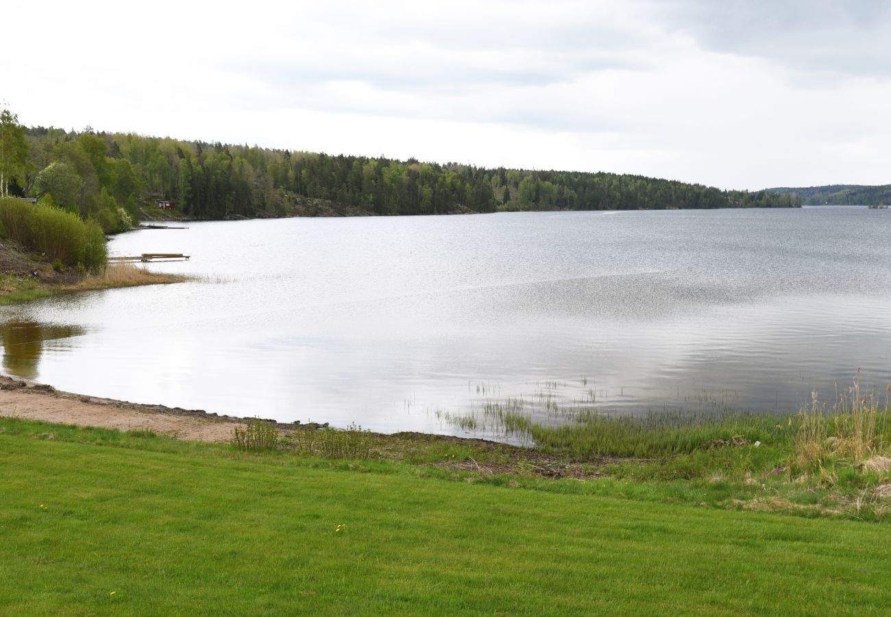 Stuga i Bengtsfors - Trevligt fritidshus i Bengtsfors nära sjö | SE17010
