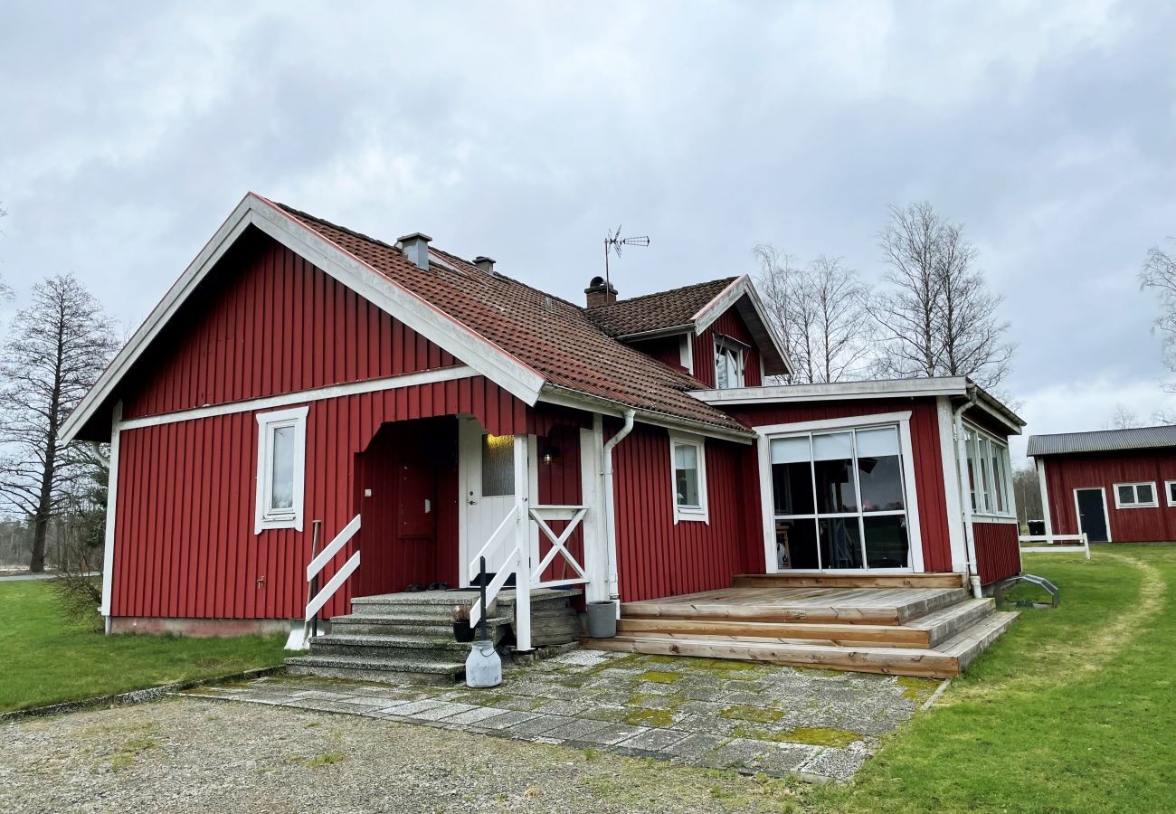 Stuga i Rydaholm - Rymligt semesterhus i Hjortsjö, Rydaholm |SE07038