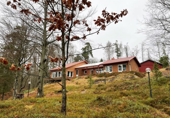 Stuga i Ljungby - Fantastiskt semesterhus med egen sjötomt vid Bolmen, Ljungby | SE06053