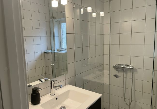 Stuga i Ljungby - Fantastiskt semesterhus med egen sjötomt vid Bolmen, Ljungby | SE06053