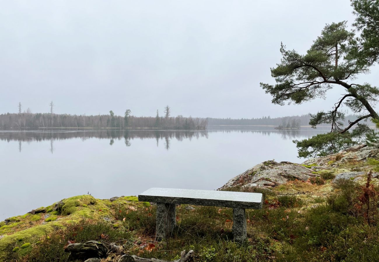 Stuga i Ljungby - Fantastiskt semesterhus med egen sjötomt vid Bolmen, Ljungby | SE06053