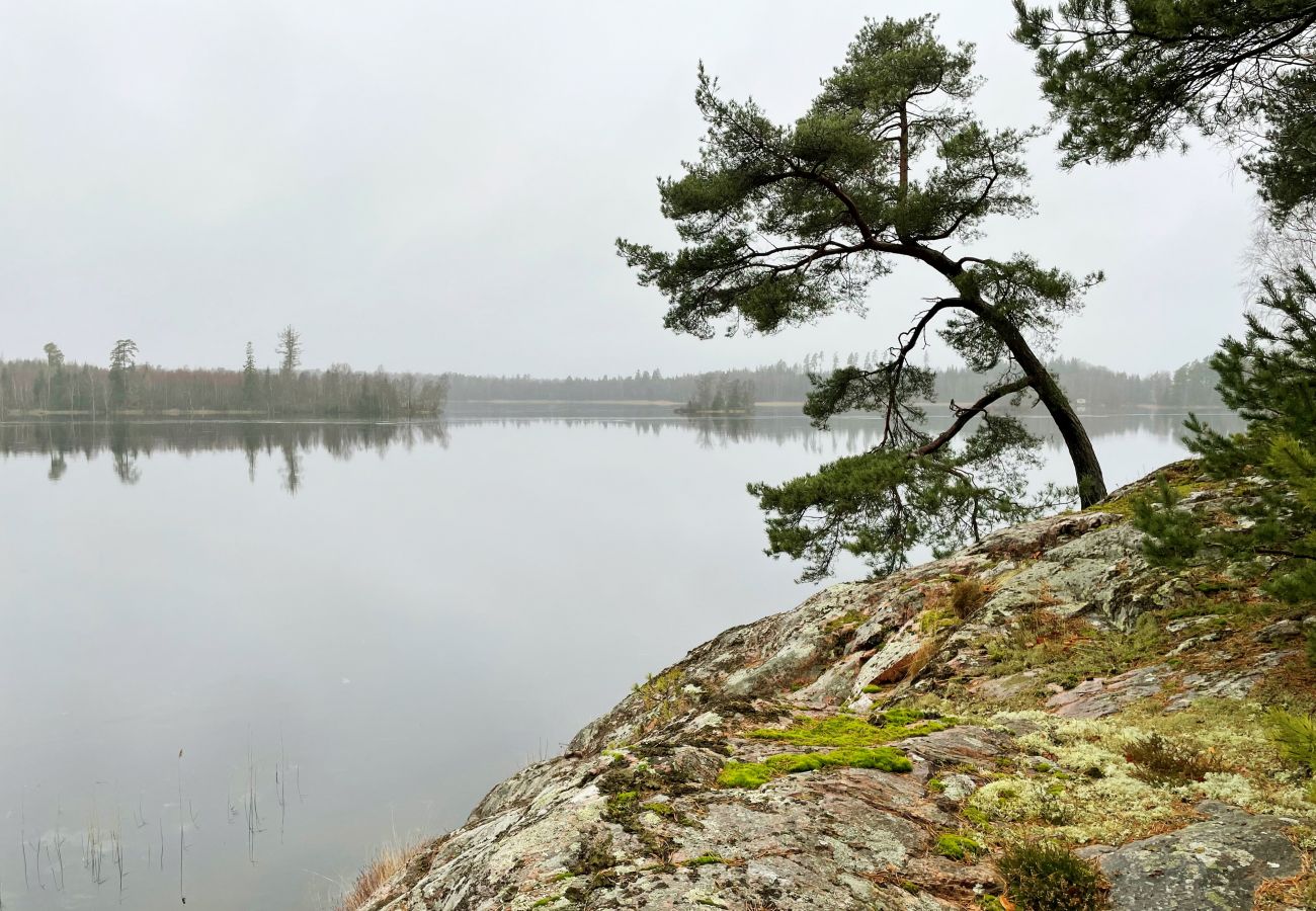 Stuga i Ljungby - Fantastiskt semesterhus med egen sjötomt vid Bolmen, Ljungby | SE06053