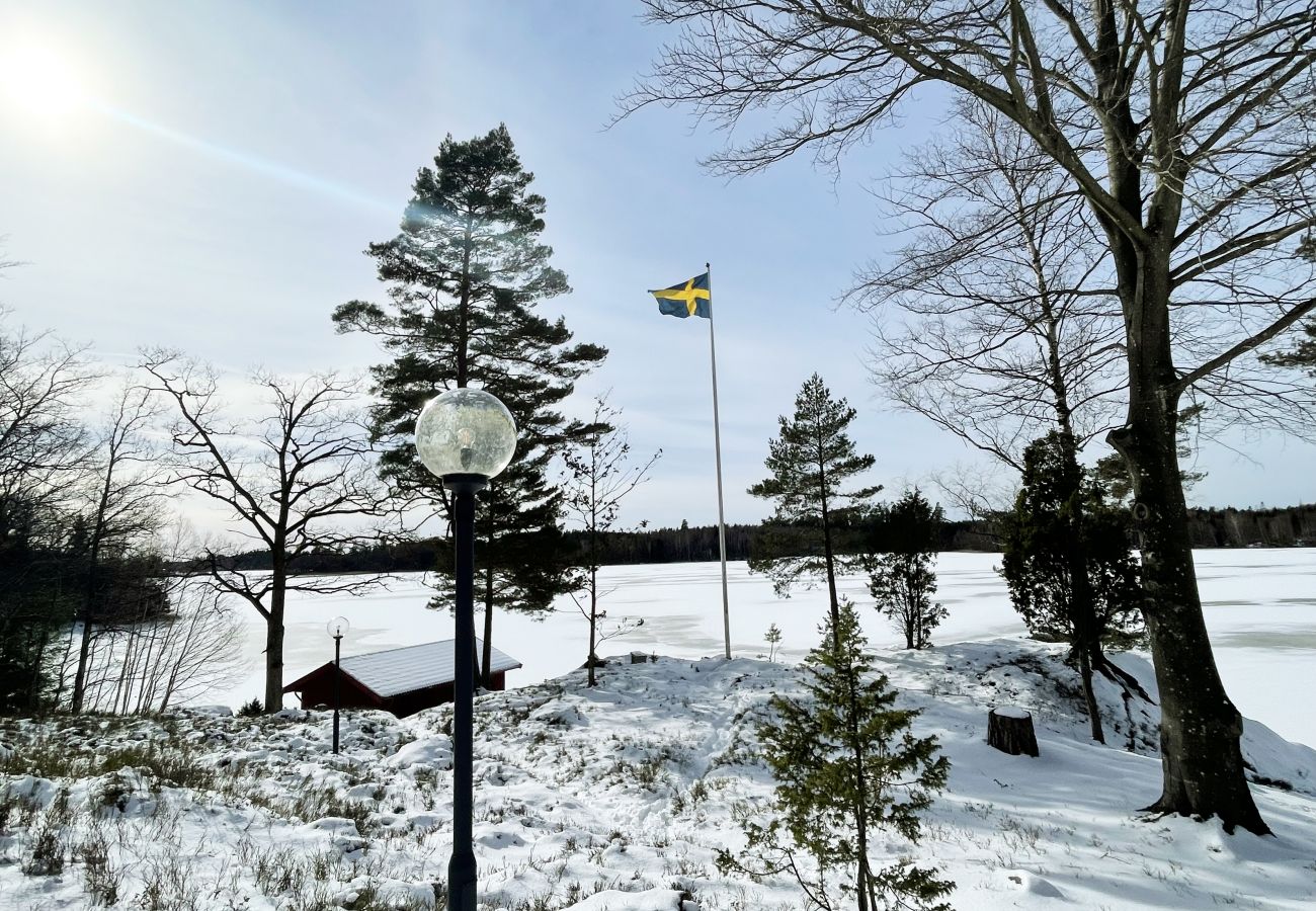 Stuga i Ljungby - Fantastiskt semesterhus med egen sjötomt vid Bolmen, Ljungby | SE06053