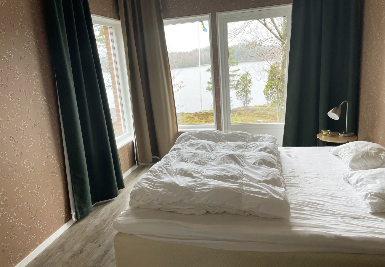 Stuga i Ljungby - Fantastiskt semesterhus med egen sjötomt vid Bolmen, Ljungby | SE06053