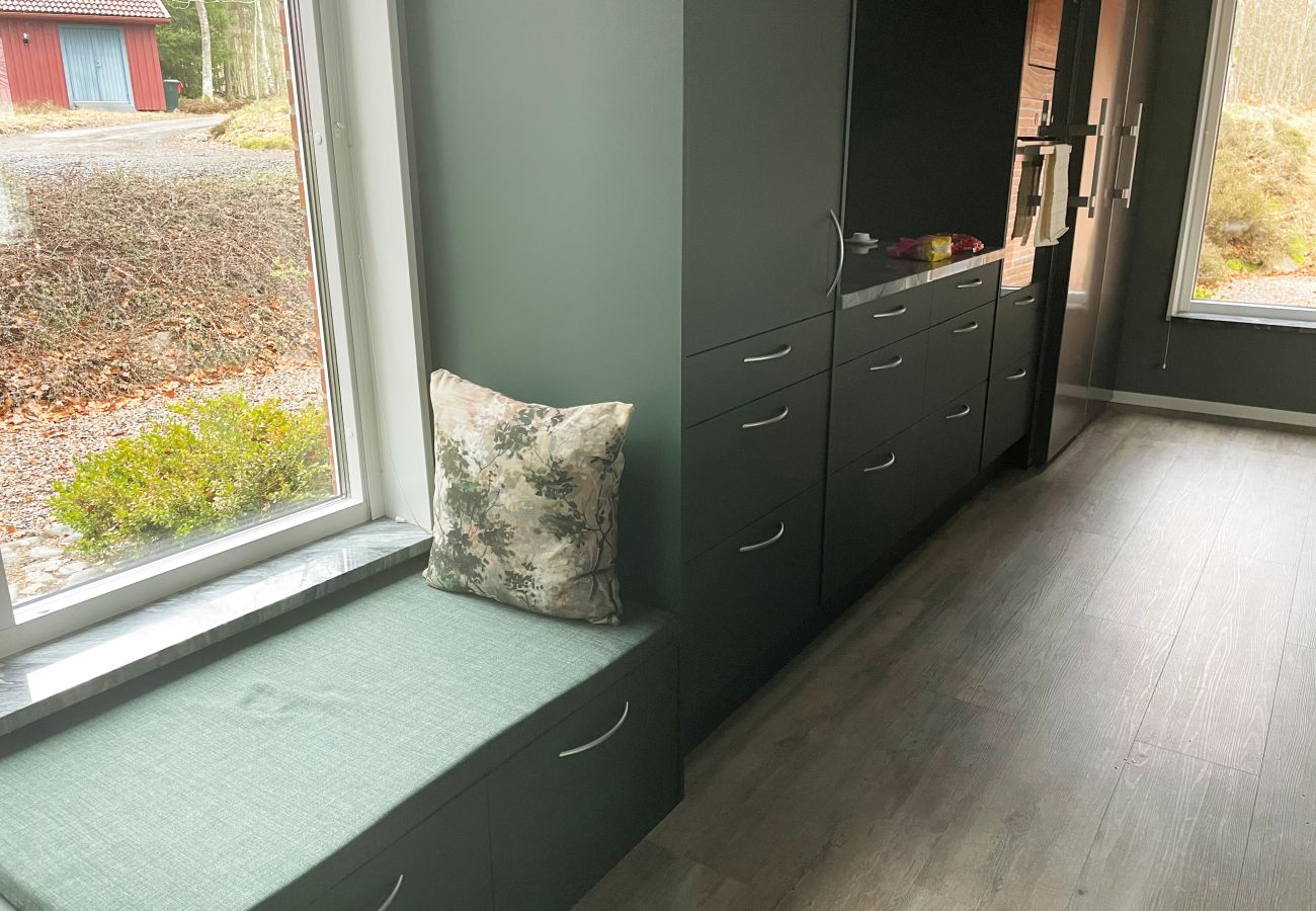 Stuga i Ljungby - Fantastiskt semesterhus med egen sjötomt vid Bolmen, Ljungby | SE06053