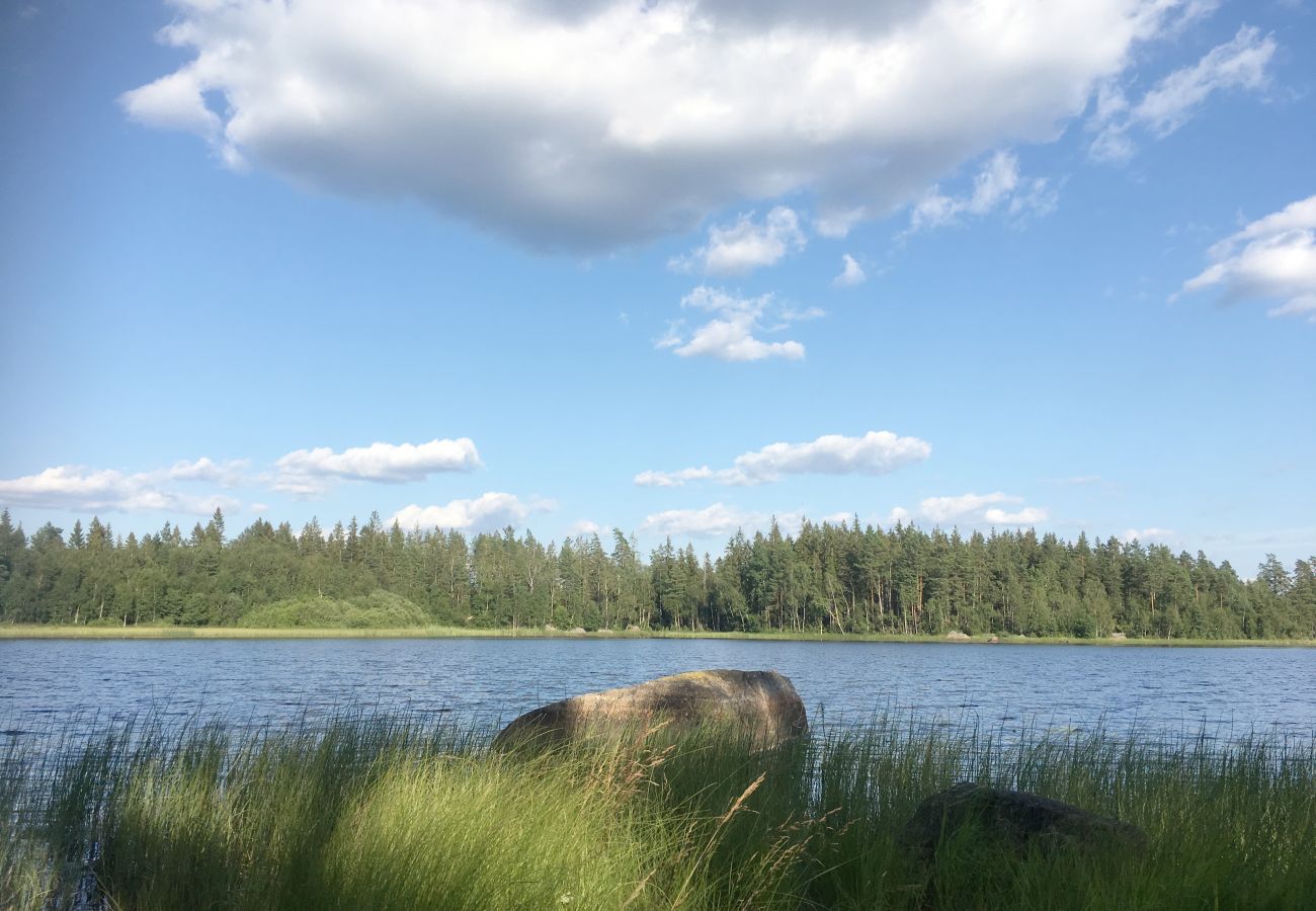 Stuga i Bor - Charmig stuga med unik trädgård utanför Värnamo | SE07039