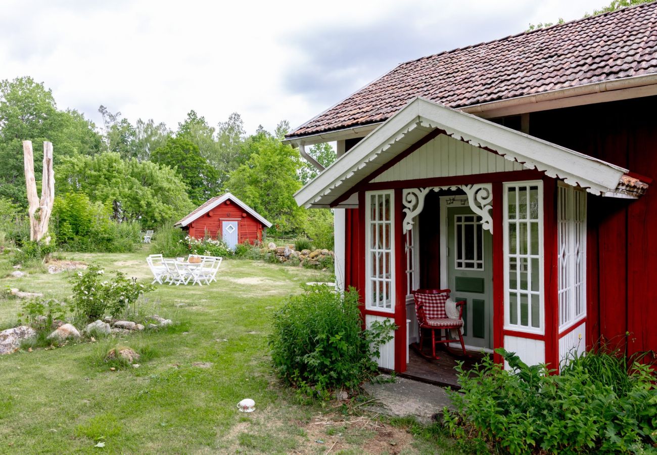 Stuga i Bor - Charmig stuga med unik trädgård utanför Värnamo | SE07039