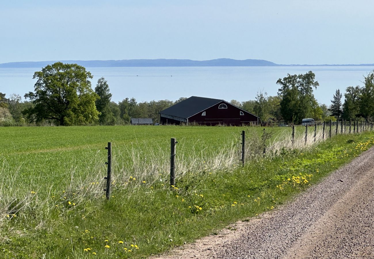 Stuga i Hjo - Rymligt hus i Hjo vid Vättern med fantastisk utsikt | SE08044