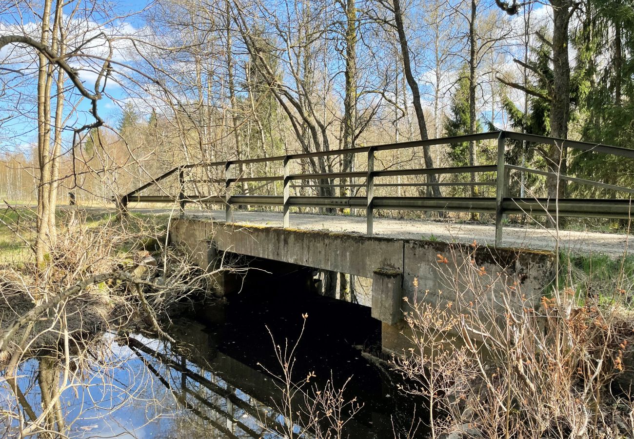 Stuga i Lagan - Semesterhus med enskilt läge vid Skålån utanför Lagan | SE06054