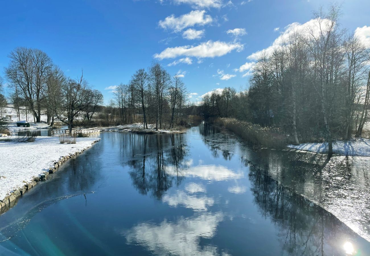 Stuga i Tolg - Trevlig stuga med utsikt över Bergsjön, Tolg | SE06055