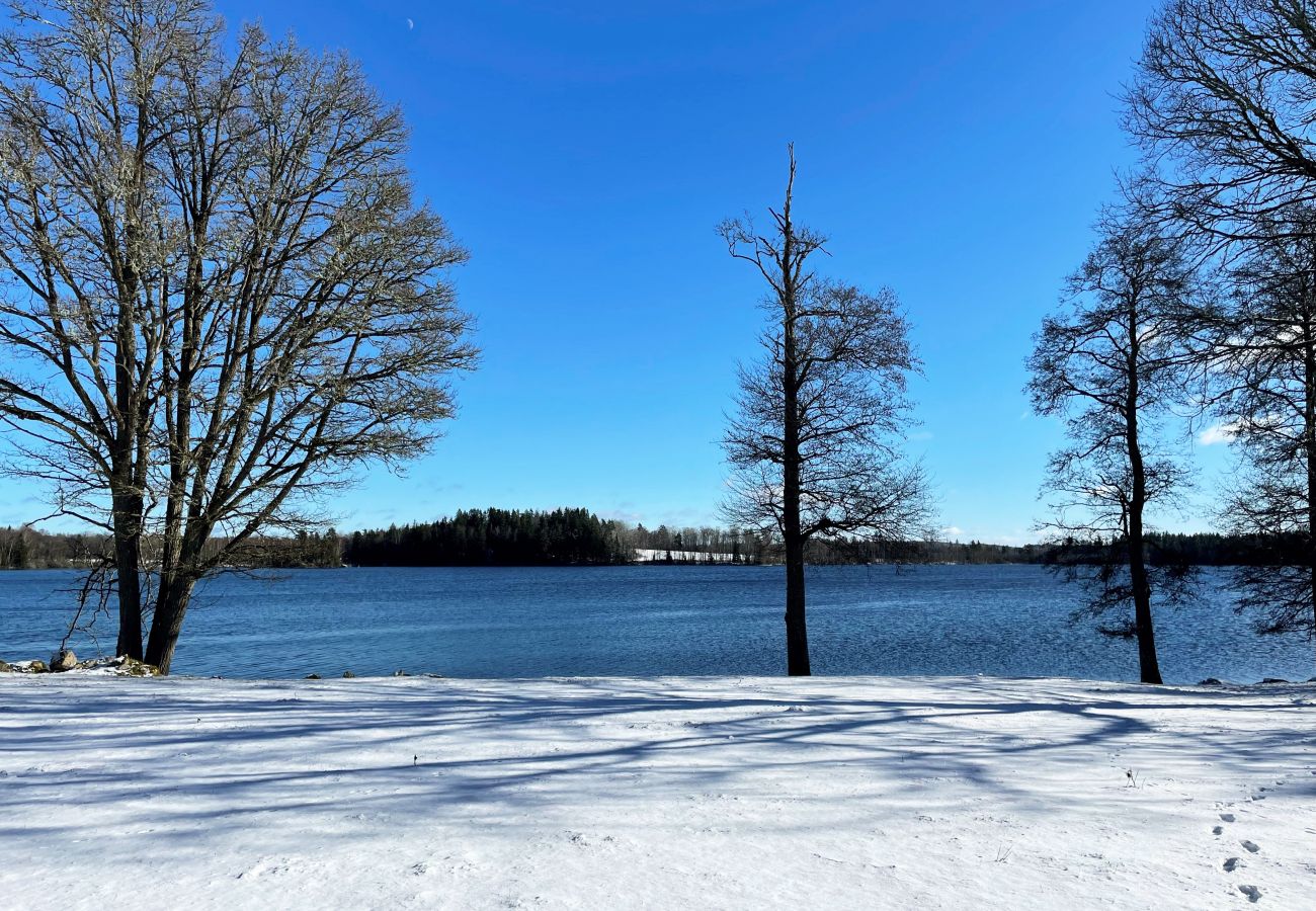 Stuga i Tolg - Trevlig stuga med utsikt över Bergsjön, Tolg | SE06055