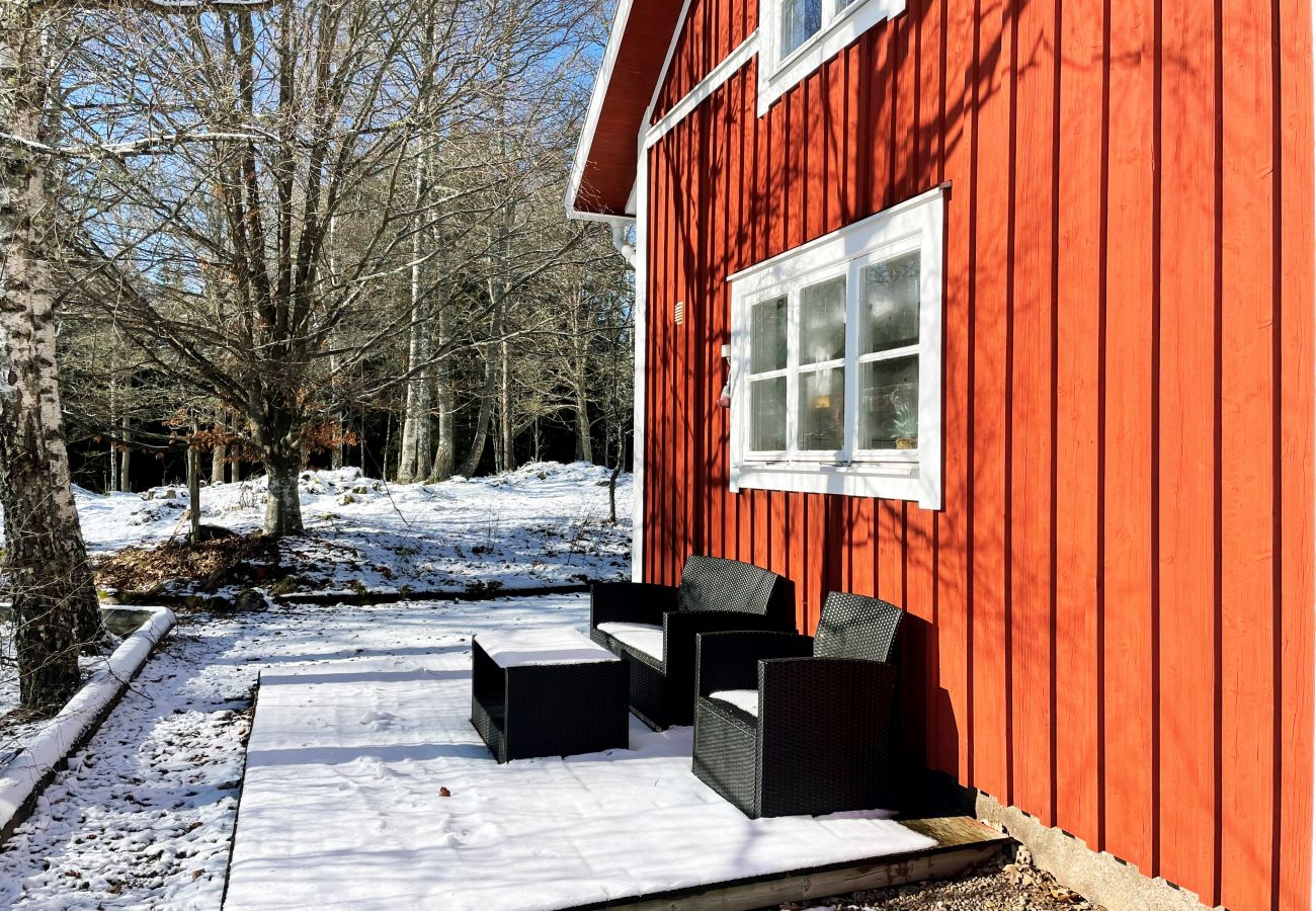 Stuga i Tolg - Trevlig stuga med utsikt över Bergsjön, Tolg | SE06055