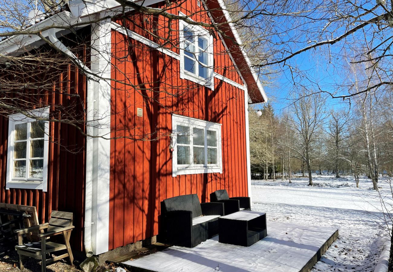 Stuga i Tolg - Trevlig stuga med utsikt över Bergsjön, Tolg | SE06055