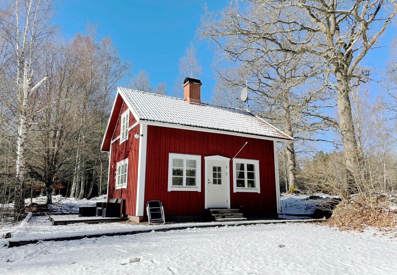 Stuga i Tolg - Trevlig stuga med utsikt över Bergsjön, Tolg | SE06055