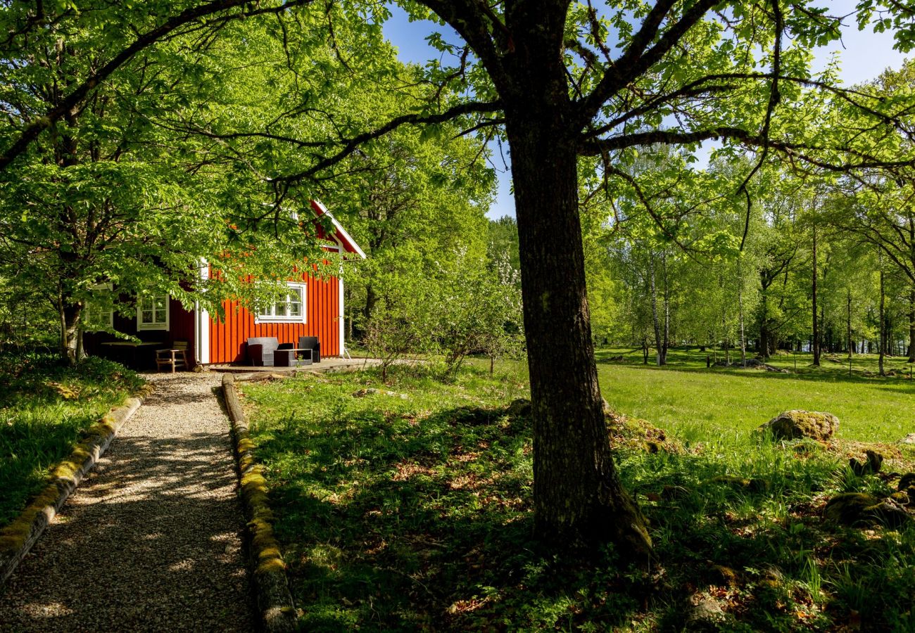 Stuga i Tolg - Trevlig stuga med utsikt över Bergsjön, Tolg | SE06055