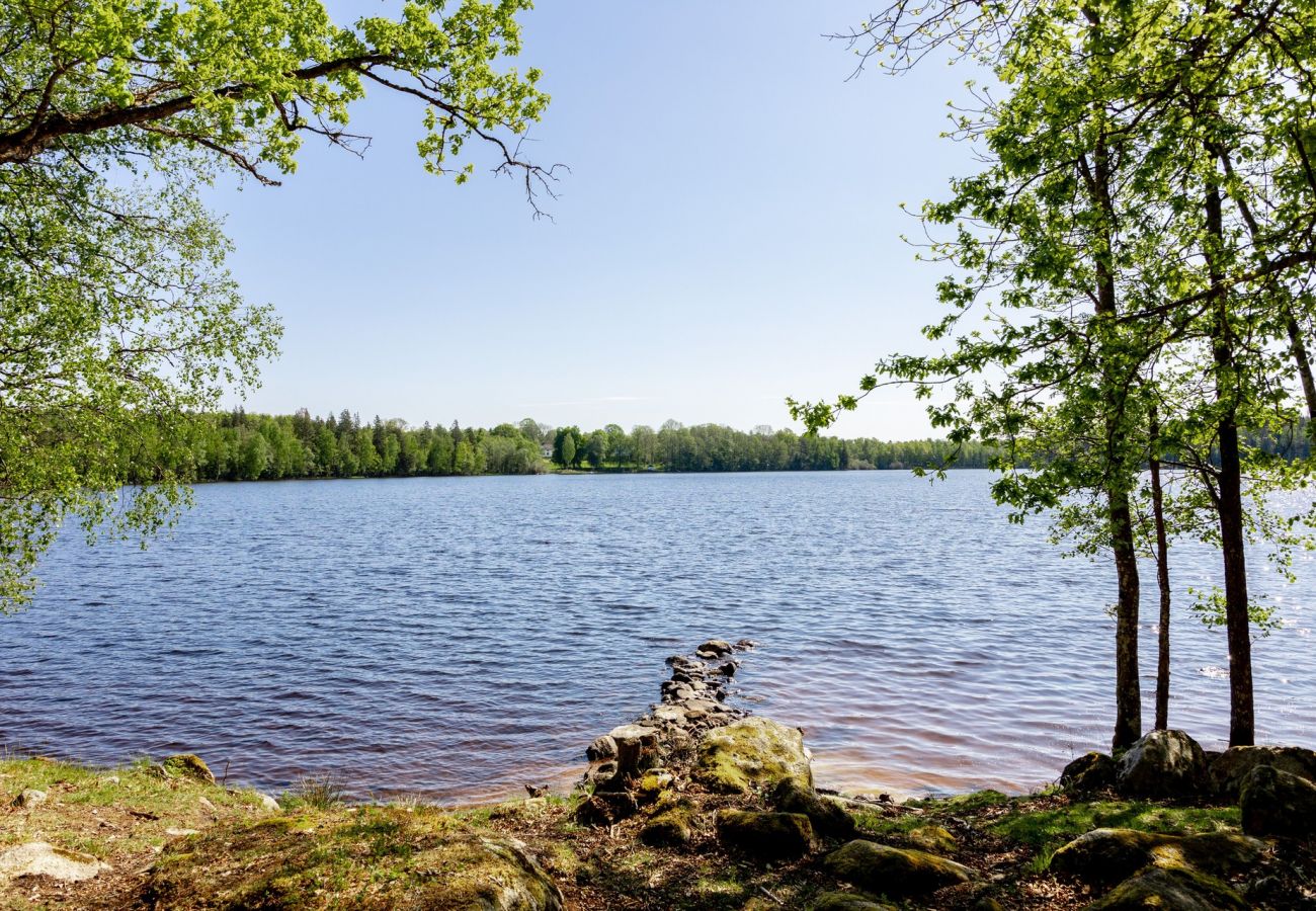 Stuga i Tolg - Trevlig stuga med utsikt över Bergsjön, Tolg | SE06055
