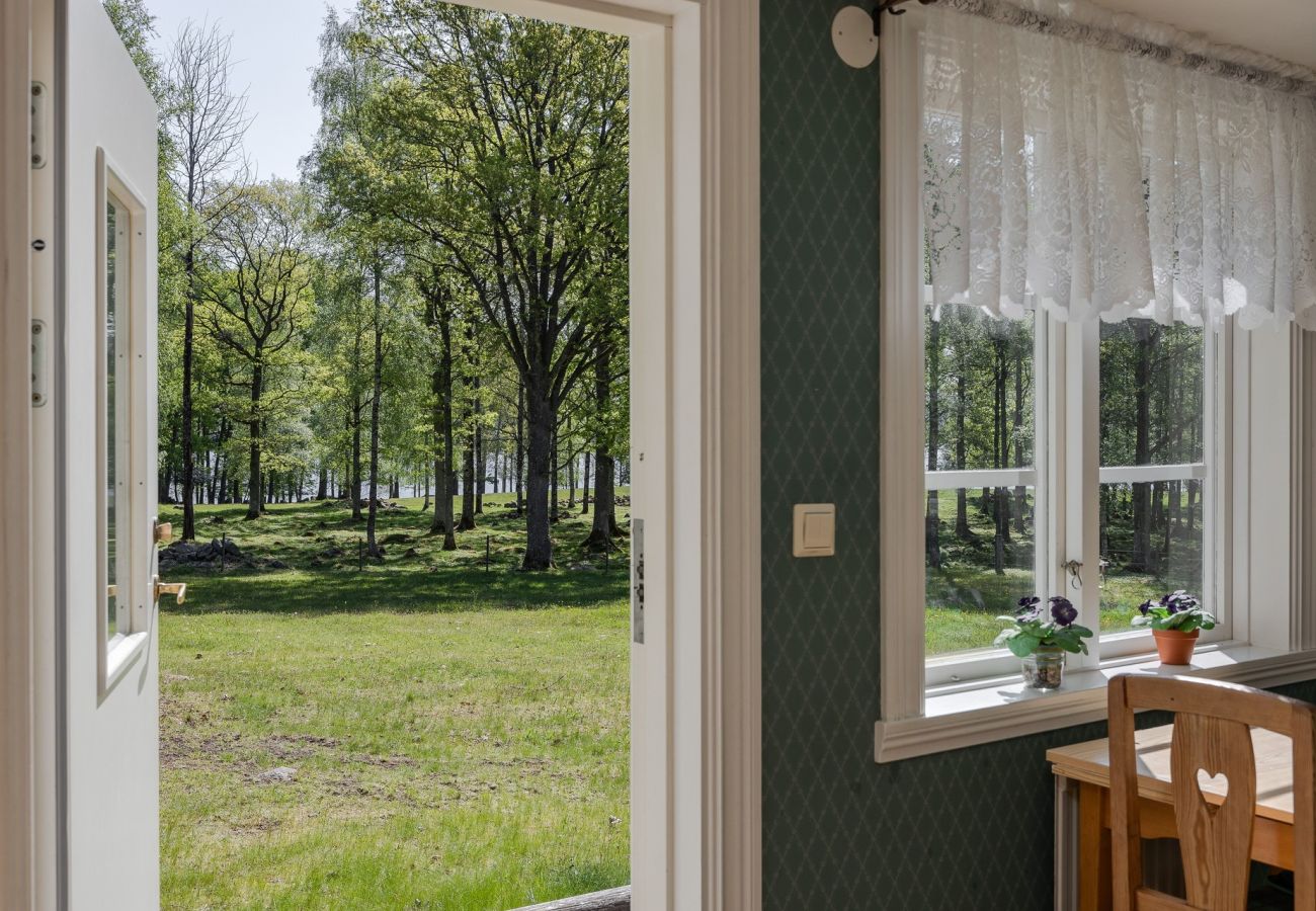 Stuga i Tolg - Trevlig stuga med utsikt över Bergsjön, Tolg | SE06055
