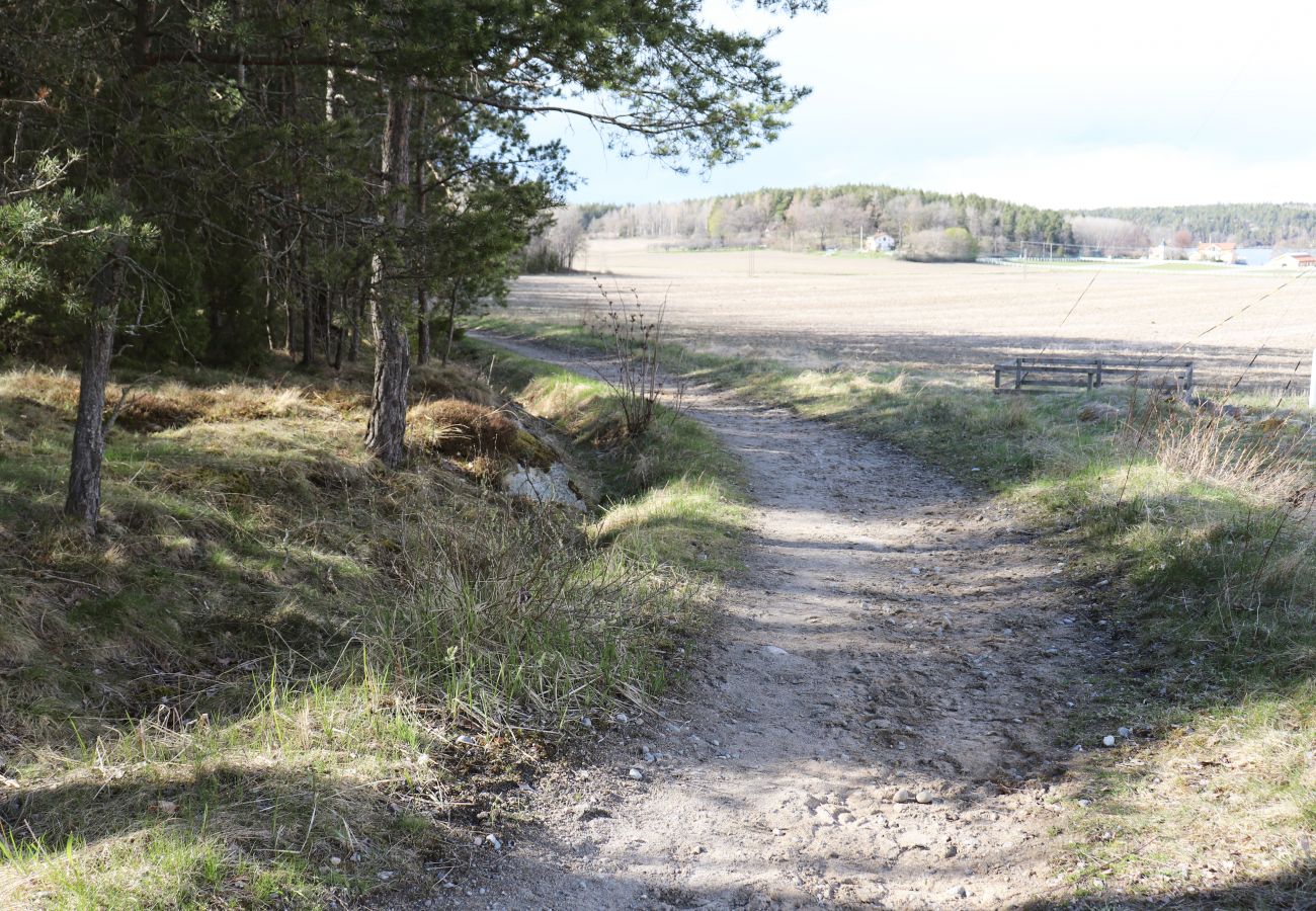 Stuga i Drottningholm - Charmigt semesterboende på Lovön, Ekerö | SE13006 