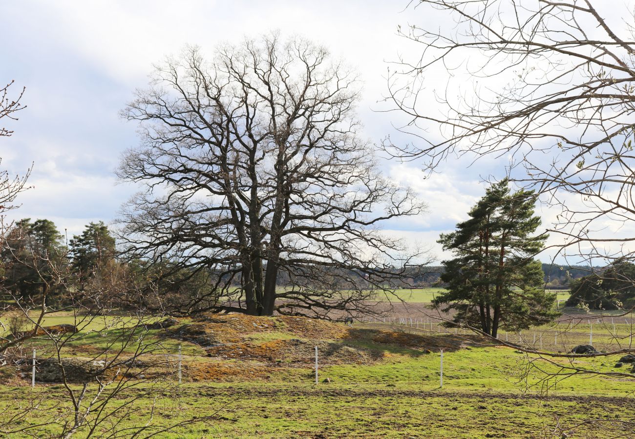 Stuga i Drottningholm - Charmigt semesterboende på Lovön, Ekerö | SE13006 
