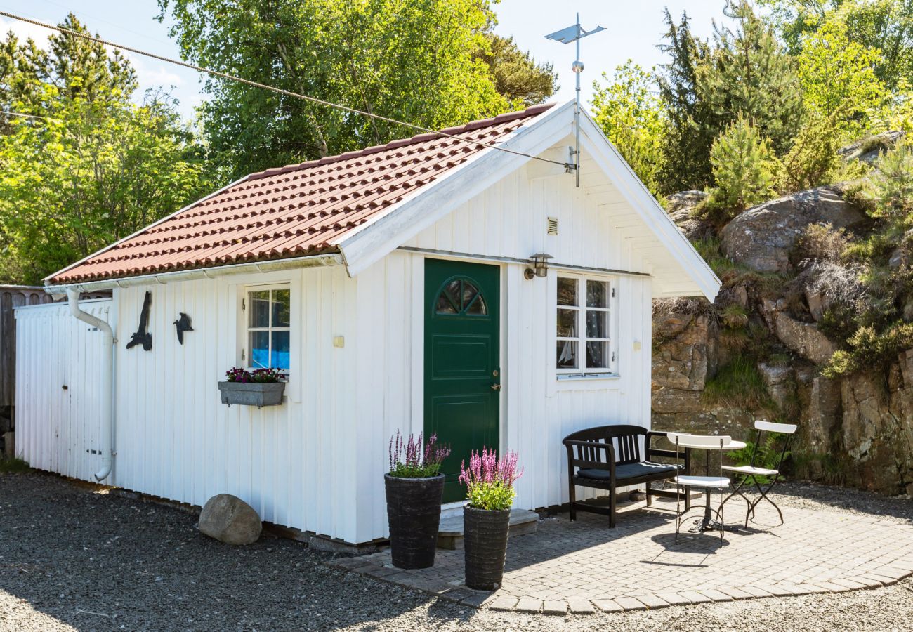 Stuga i Kärna - Semesterhus i Kärna, Bohuslän nära salta bad | SE09034
